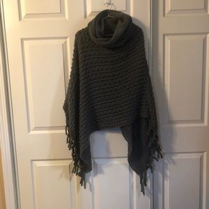 Woman dark grey fringed pullover fashion cape.  size: M,